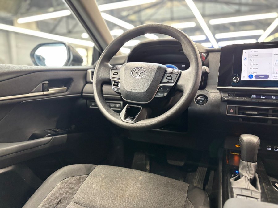 Used 2025 Toyota Camry LE FWD image 25