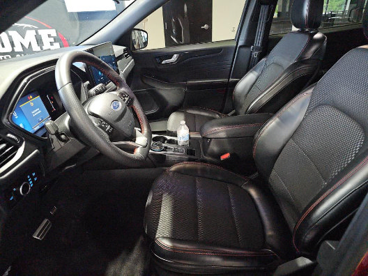 Used 2024 Ford Escape ST-Line w/ Tech Pack #1 FWD image 4