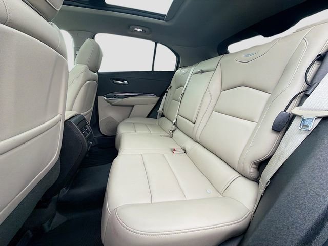 Used 2020 Cadillac XT4 Luxury w/ Cold Weather Package image 21