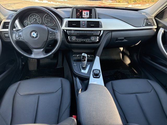 Used 2017 BMW 320i xDrive Sedan image 4