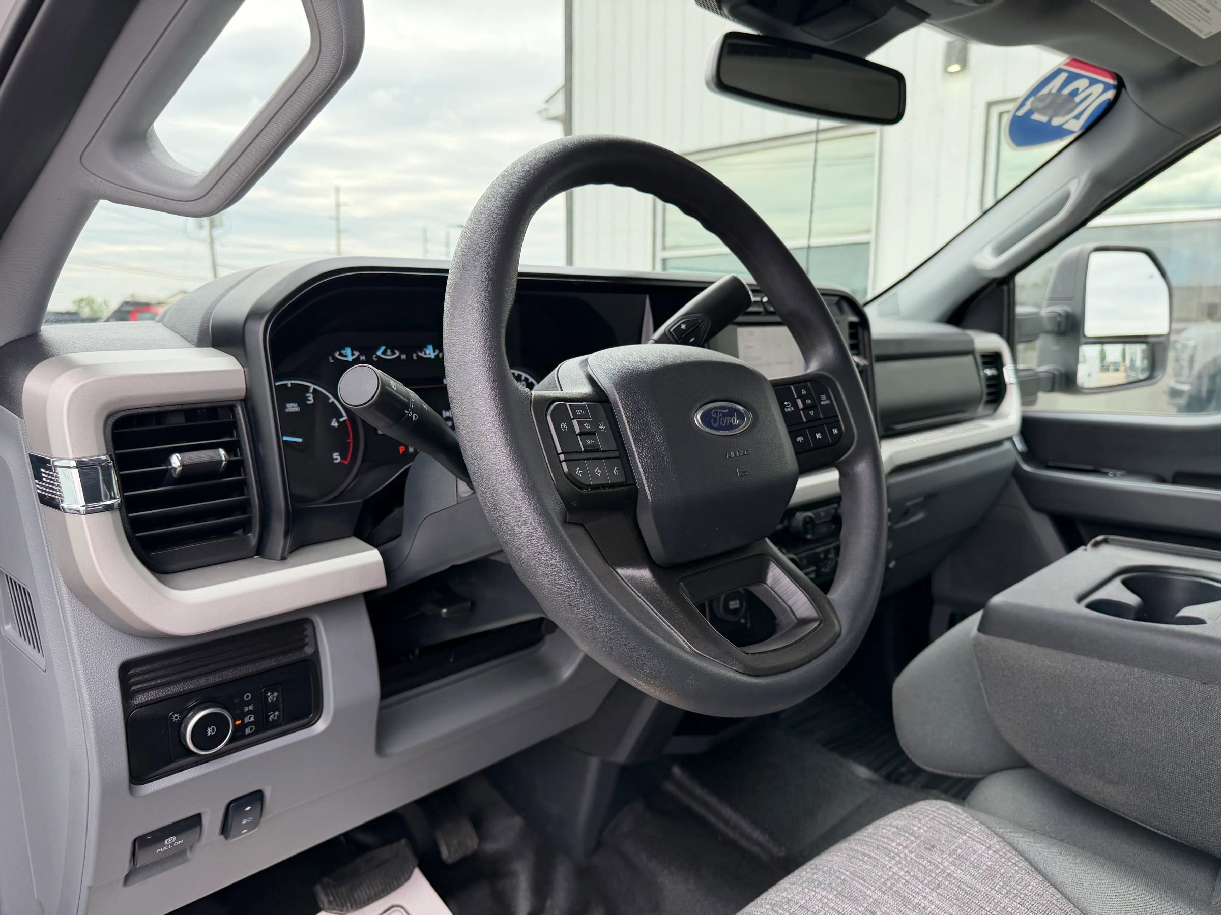 Used 2024 Ford F550 4x4 Crew Cab Super Duty w/ XLT Value Package image 15