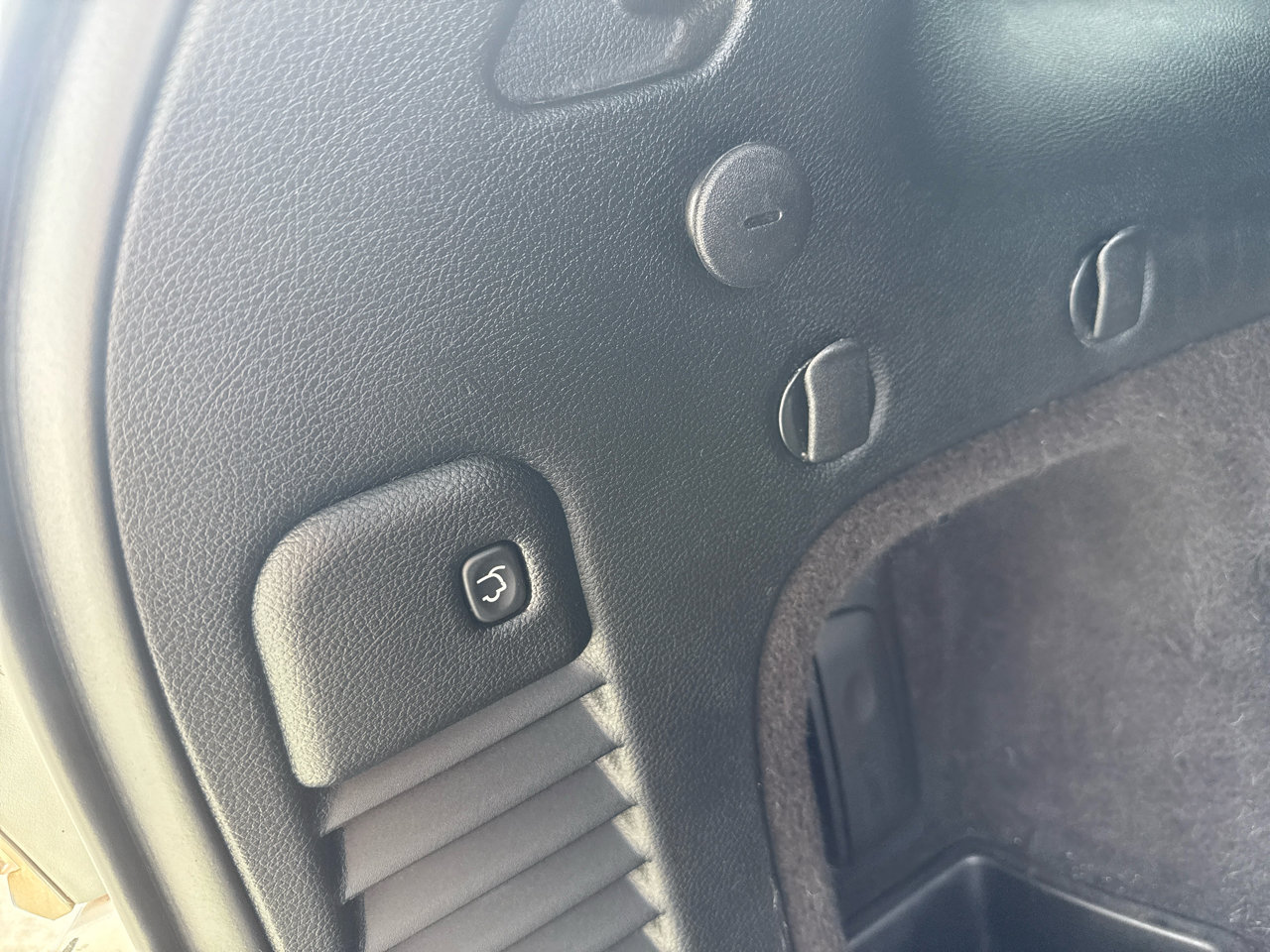 Used 2017 Jeep Grand Cherokee Limited image 9