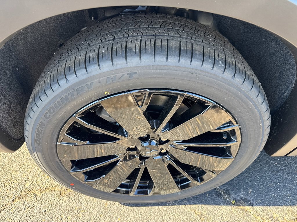 New 2026 Mitsubishi Outlander LE FWD image 43
