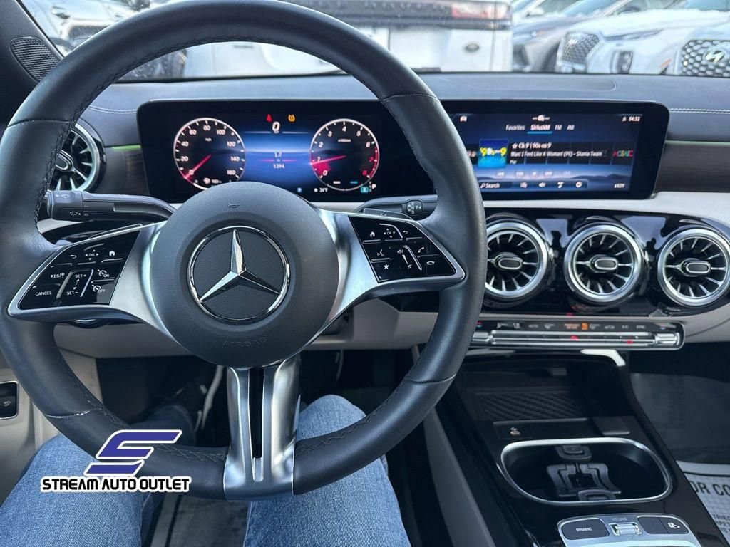 Used 2024 Mercedes-Benz CLA 250 4MATIC image 17