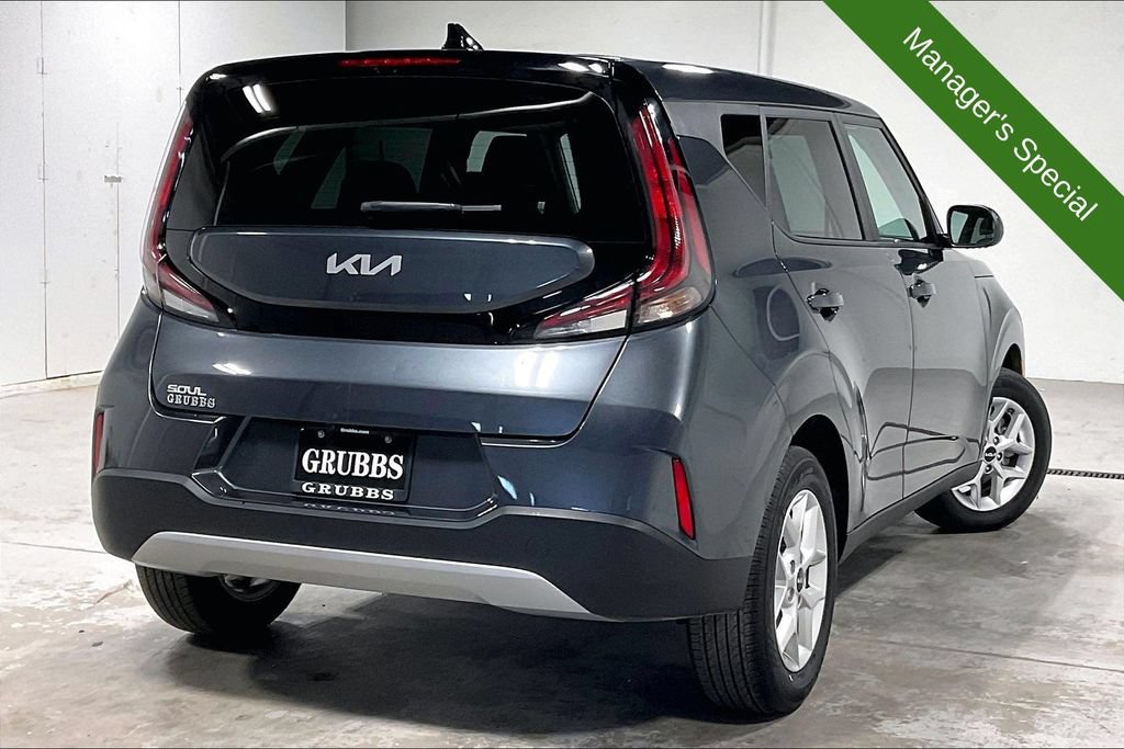 Used 2025 Kia Soul LX FWD image 2