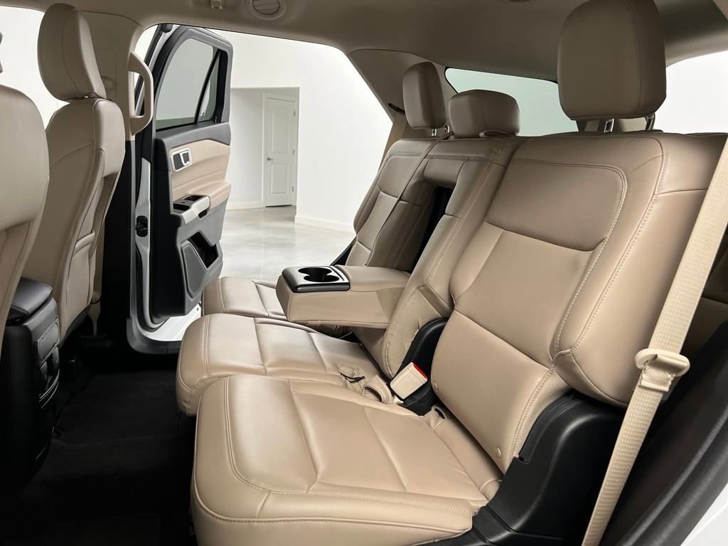 Used 2024 Ford Explorer XLT w/ Equipment Group 202A image 13