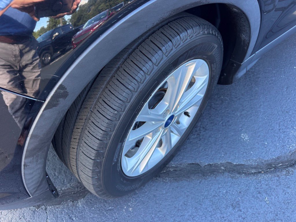 Used 2017 Ford Escape SE w/ SE Cold Weather Package FWD image 36