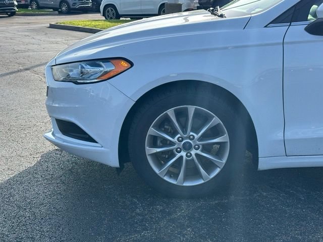 Used 2017 Ford Fusion SE w/ Fusion SE Technology Package FWD image 8