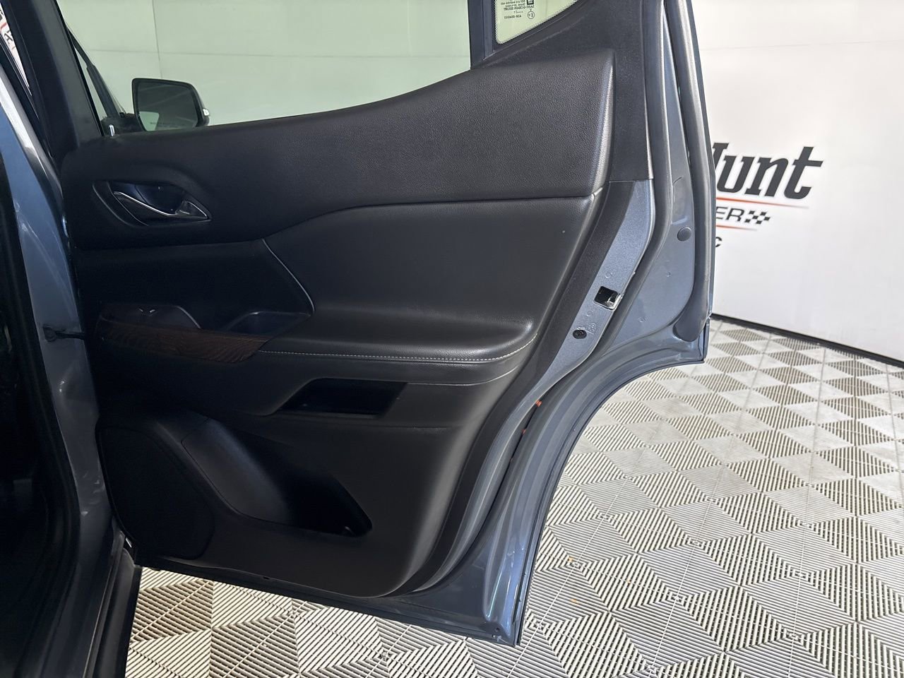 Used 2022 GMC Acadia Denali w/ Denali Ultimate Package image 27