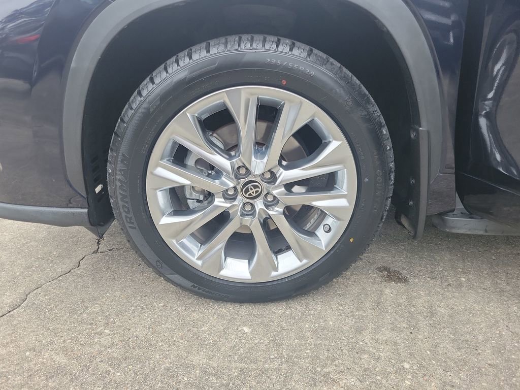 Used 2023 Toyota Highlander Limited FWD image 39