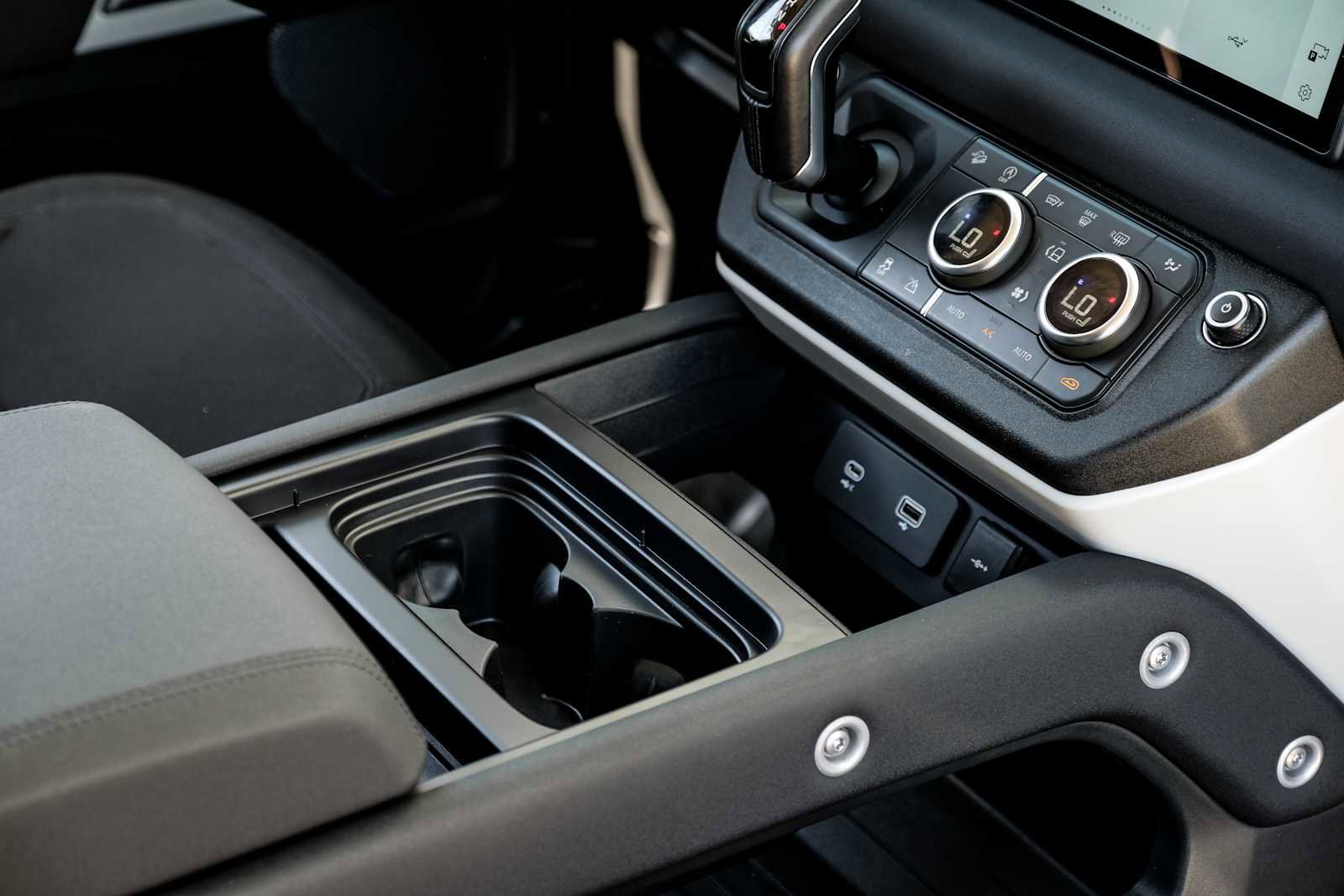 Used 2022 Land Rover Defender 90 image 22