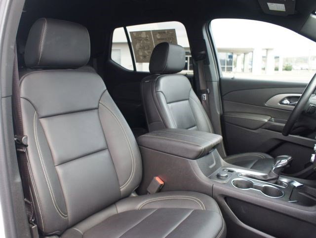 Used 2023 Chevrolet Traverse LT image 23