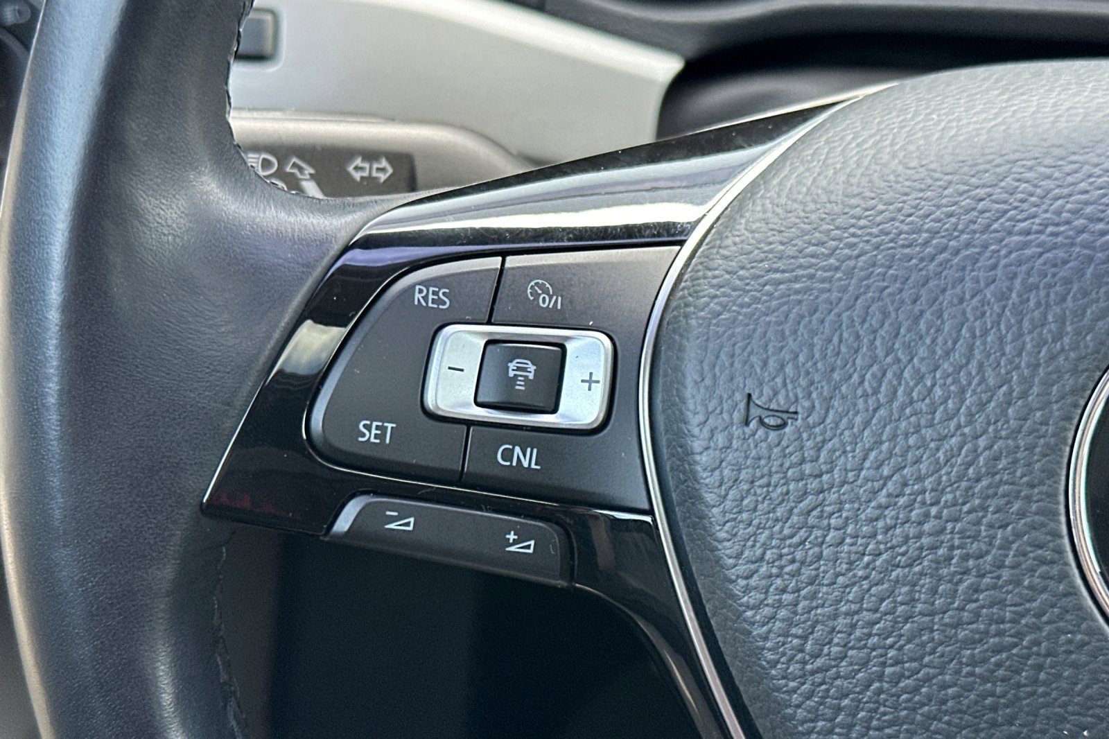 Used 2020 Volkswagen Passat 2.0T SE image 25