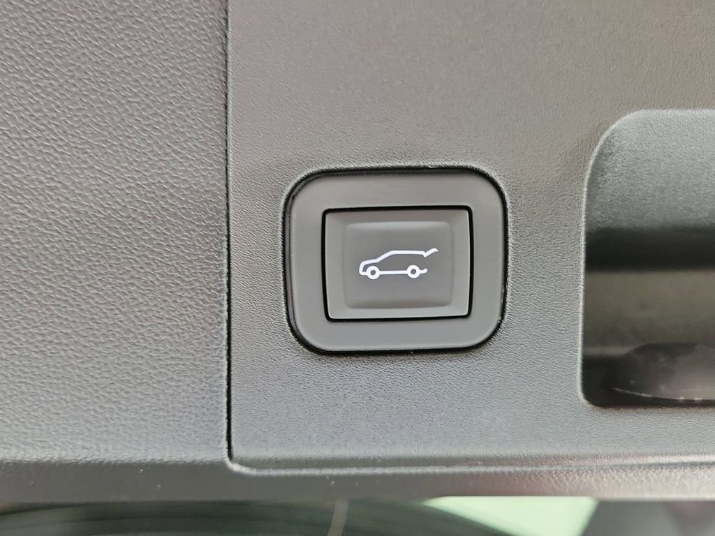 Used 2026 Cadillac XT5 Premium Luxury w/ Driver Assist Package FWD image 9