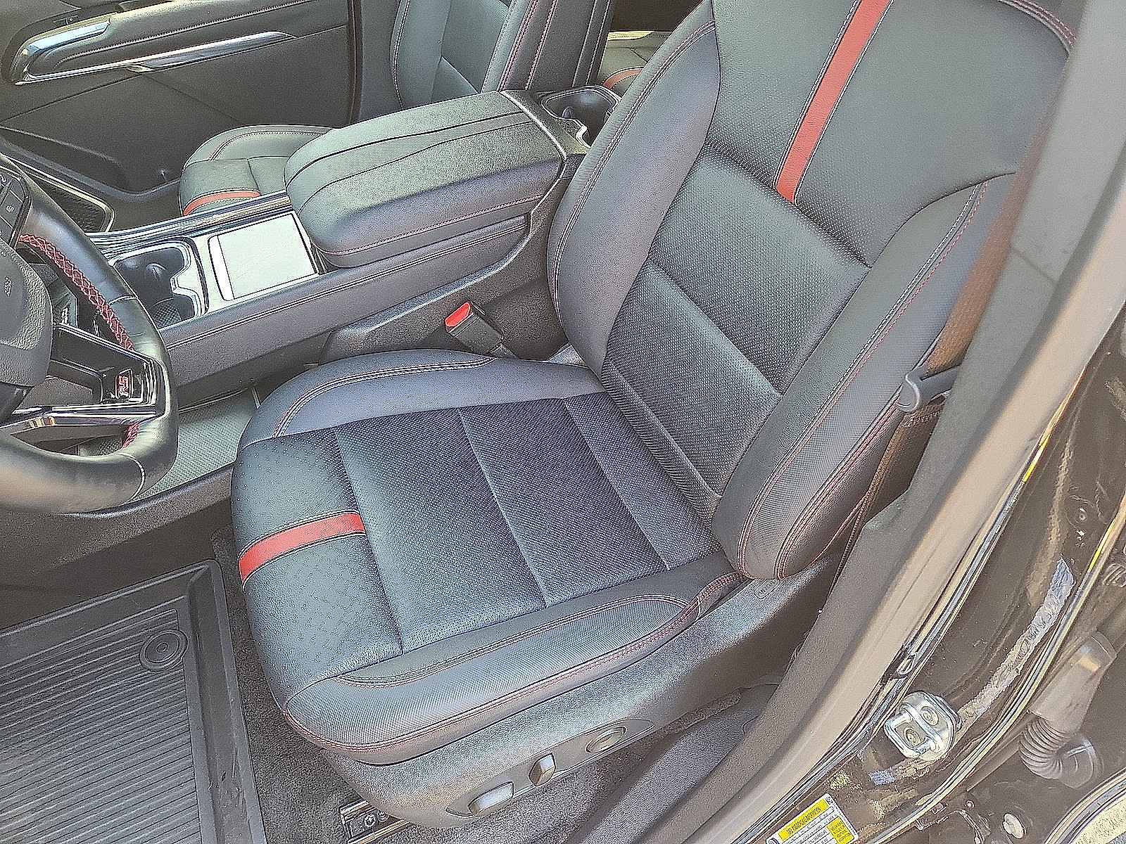 Used 2025 Chevrolet Traverse RS w/ LPO, Floor Liner Package AWD/4WD image 13