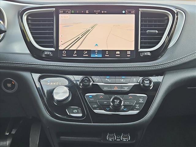 Used 2024 Chrysler Pacifica Limited FWD image 15
