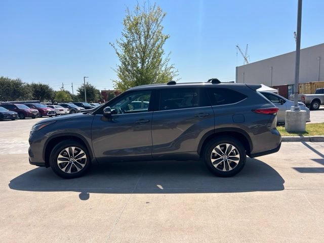 Used 2022 Toyota Highlander XLE FWD image 6