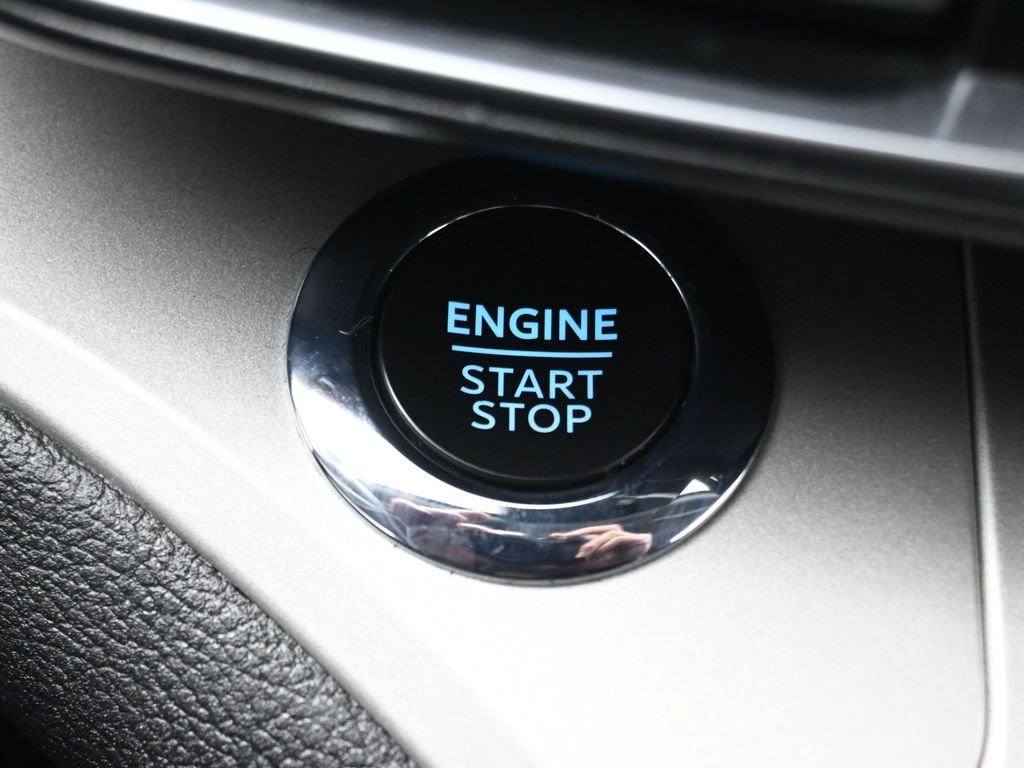 Used 2022 Ford Explorer XLT w/ Equipment Group 202A image 25