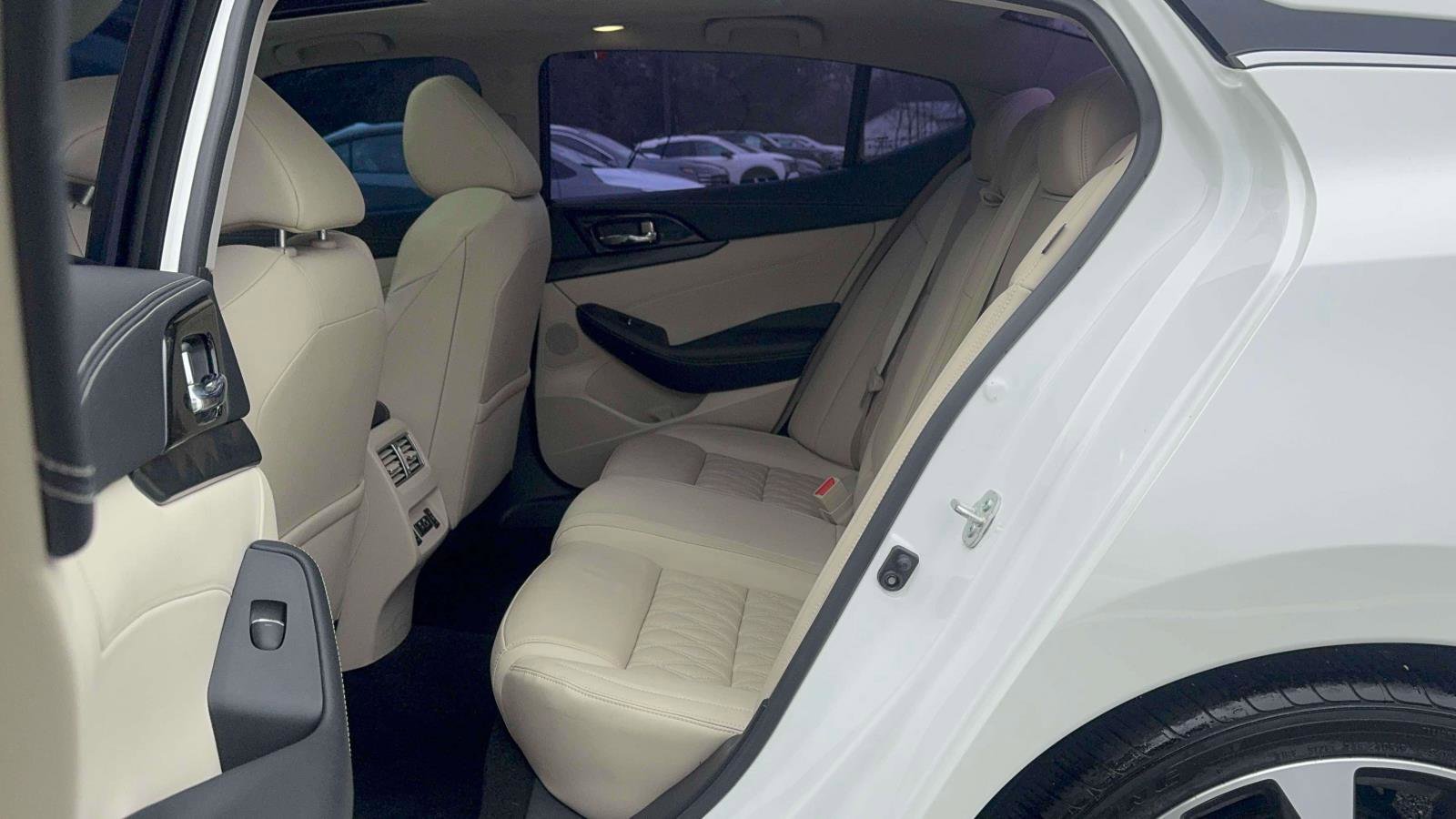 Used 2023 Nissan Maxima Platinum w/ Sport Mat Group image 9