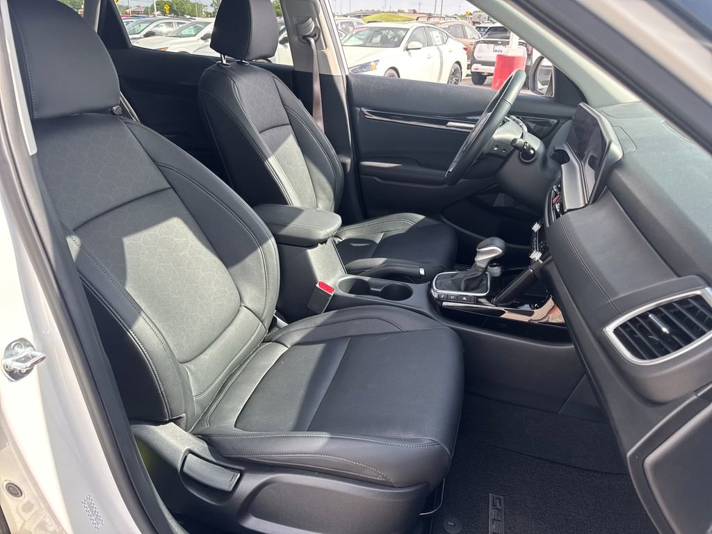 Used 2025 Kia Seltos EX image 11