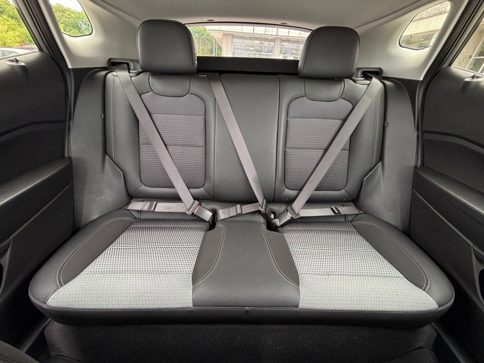 Used 2025 Chevrolet Trax LT w/ LT Convenience Package FWD image 38
