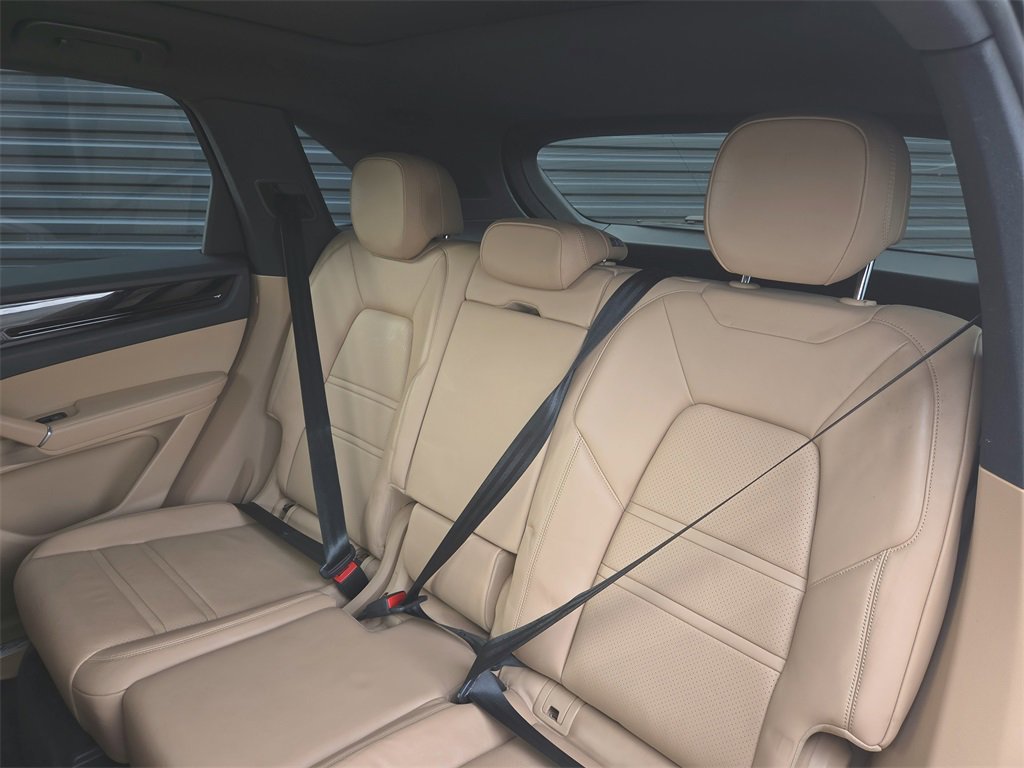 Used 2019 Porsche Cayenne image 16