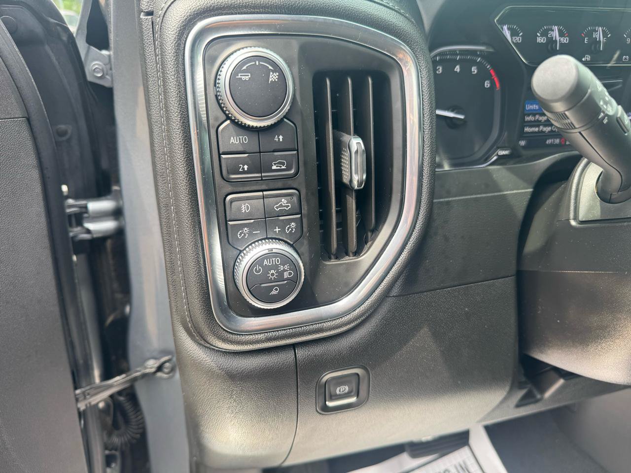 Used 2019 GMC Sierra 1500 SLT w/ SLT Premium Package AWD/4WD image 17
