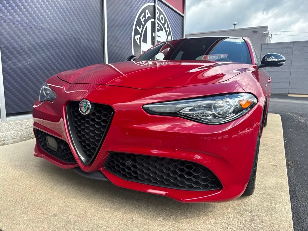 Used 2023 Alfa Romeo Giulia Veloce AWD/4WD image 18