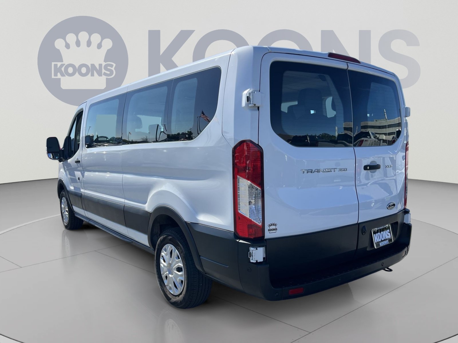 Used 2023 Ford Transit 350 XLT RWD image 4