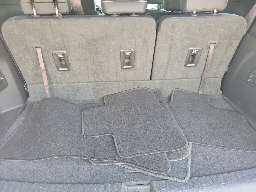 Used 2025 Chevrolet Traverse LT FWD image 14