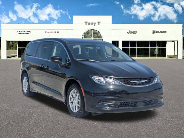 Used 2021 Chrysler Voyager LX image 1