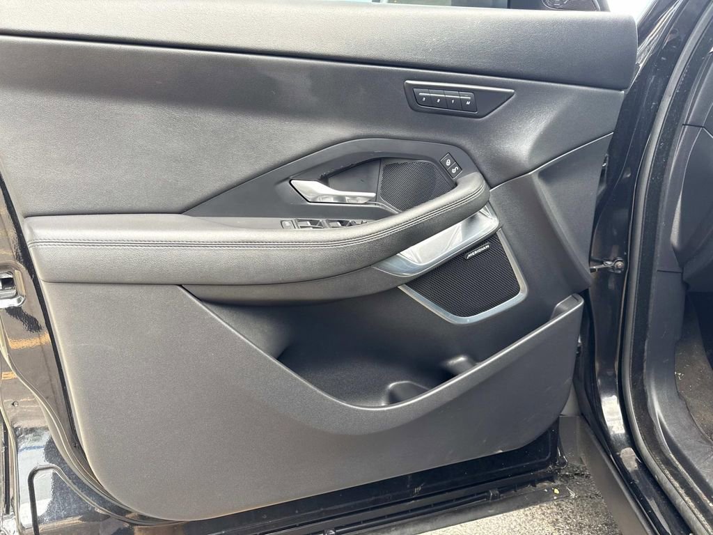 Used 2018 Jaguar E-PACE SE image 17