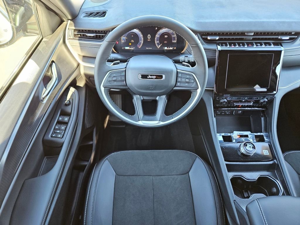 New 2025 Jeep Grand Cherokee Altitude image 13