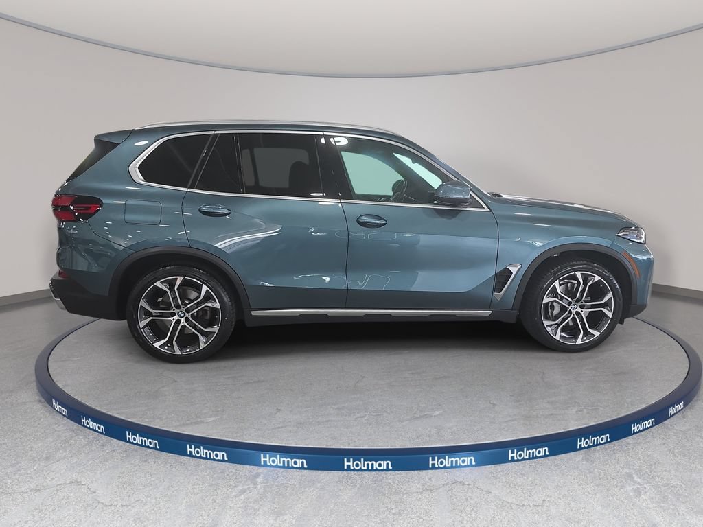 Certified 2025 BMW X5 xDrive40i w/ Parking Assistance Package AWD/4WD image 4