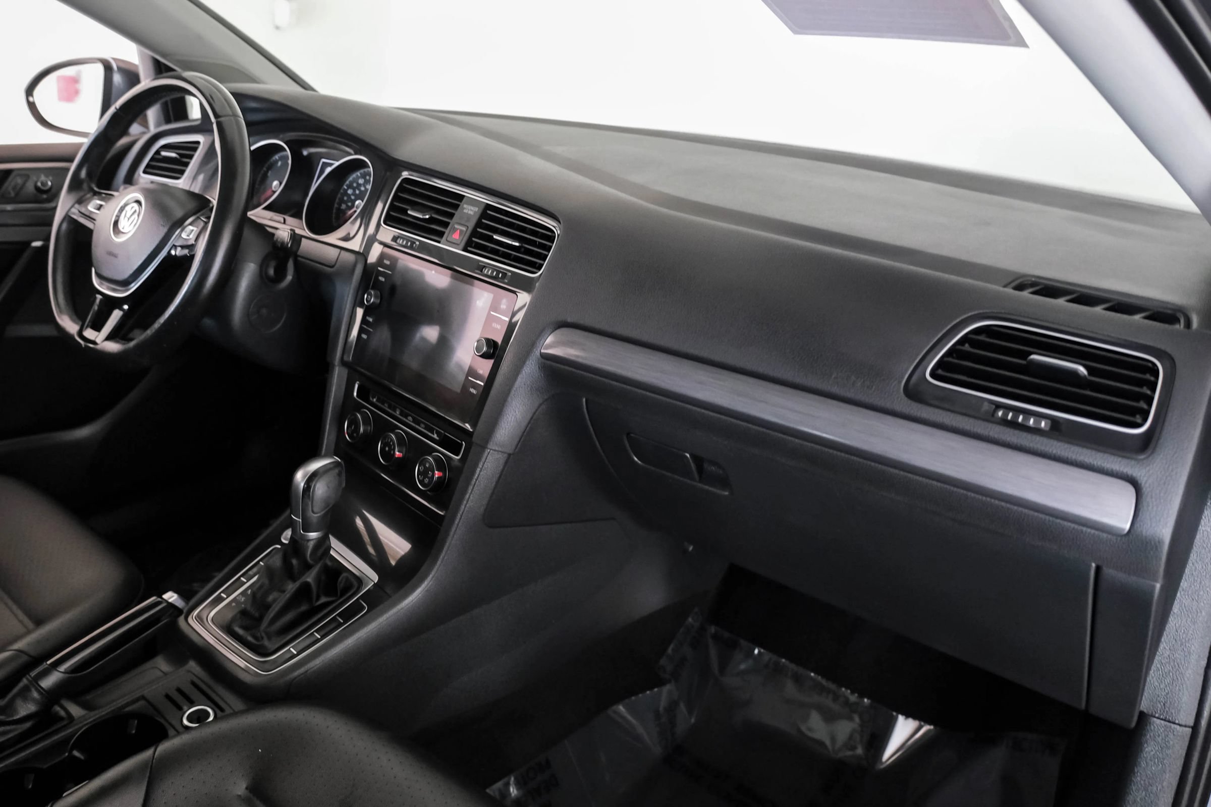 Used 2019 Volkswagen Golf SE FWD image 12