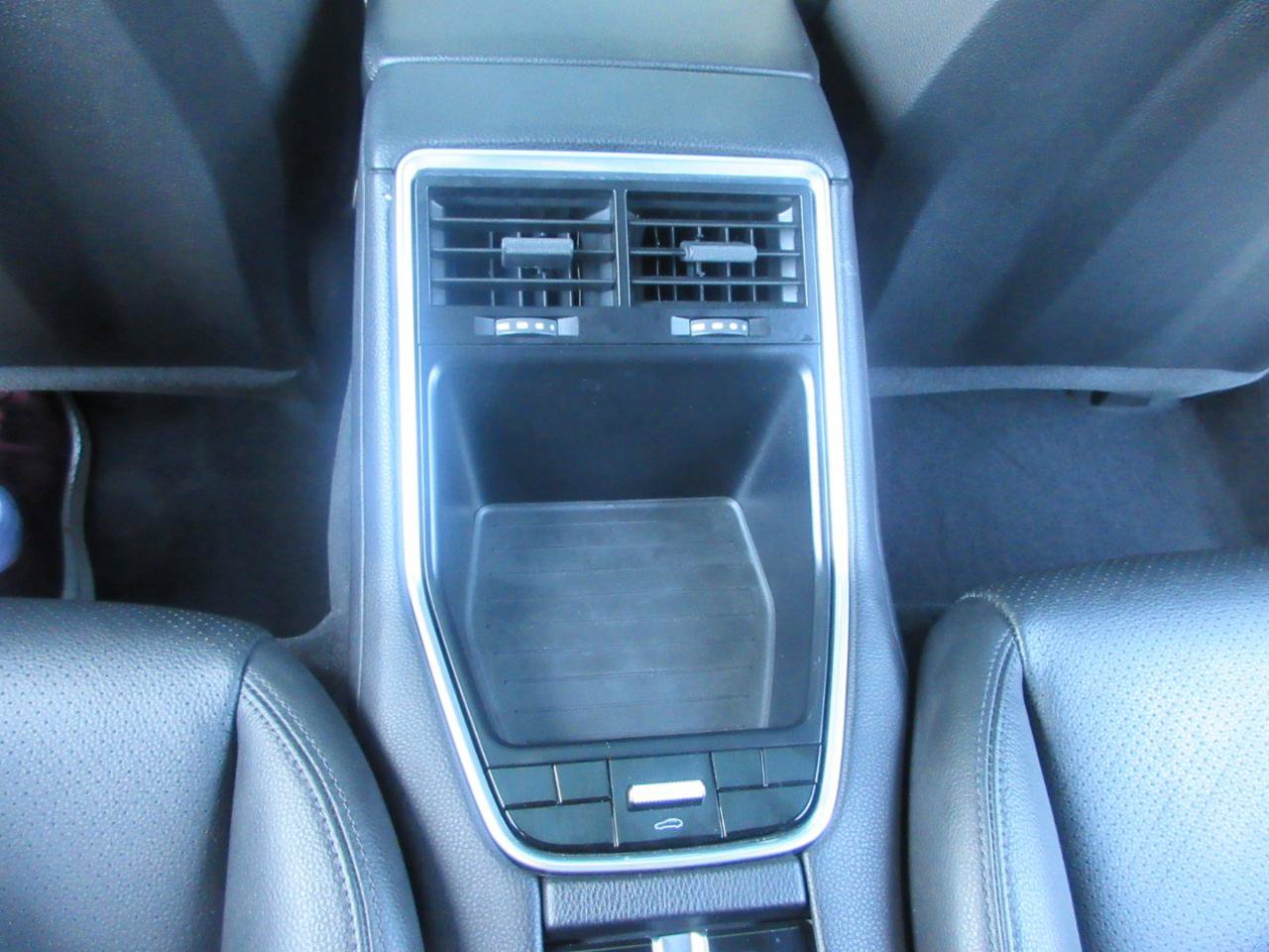 Used 2019 Porsche Panamera RWD image 42