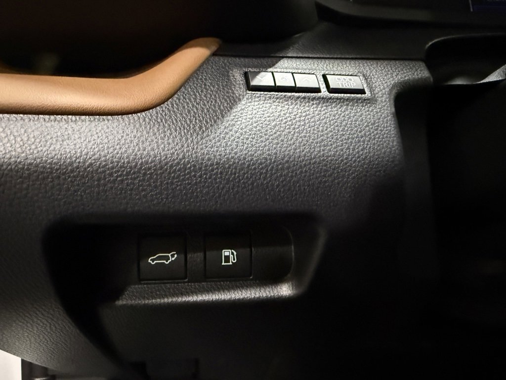 New 2025 Toyota Crown Signia Limited image 24