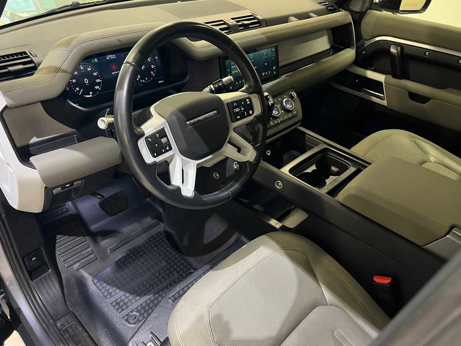 Used 2020 Land Rover Defender 110 SE image 2