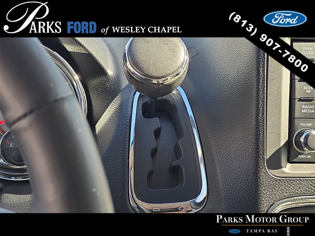 Used 2012 Chrysler Town & Country Touring-L w/ Premium Group image 25