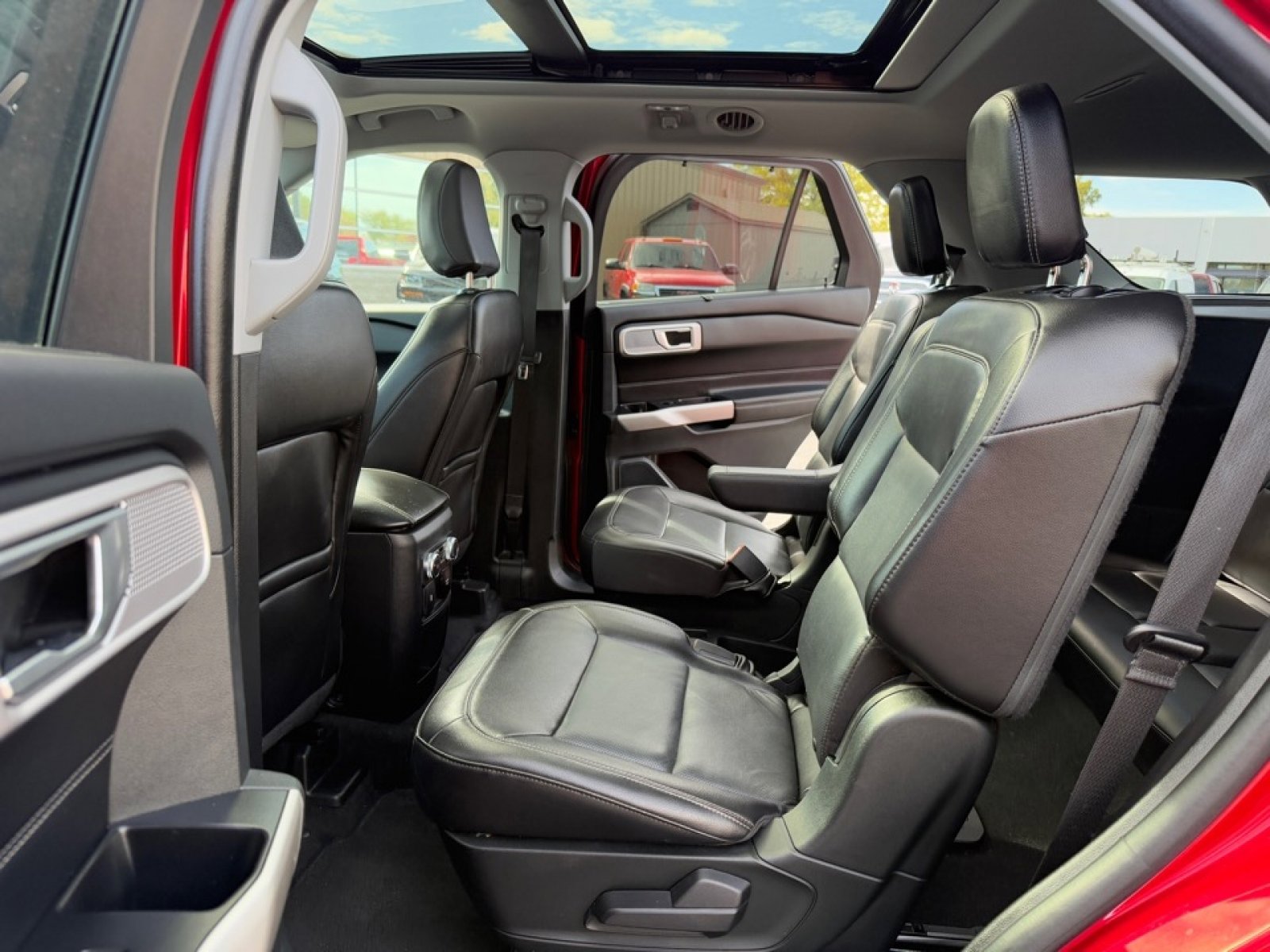 Used 2021 Ford Explorer Limited image 14