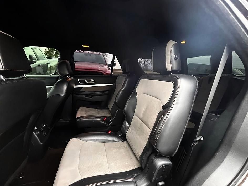 Used 2017 Ford Explorer XLT w/ Equipment Group 202A image 10