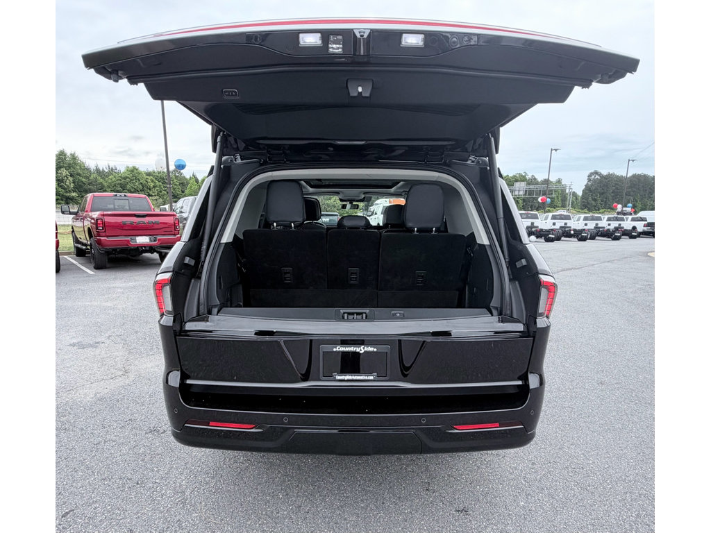 Used 2026 Lincoln Navigator Reserve AWD/4WD image 10