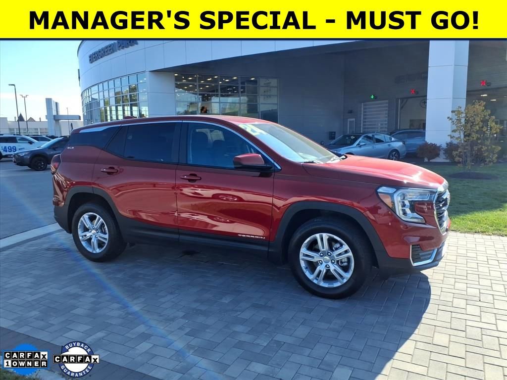 Used 2024 GMC Terrain SLE image 1