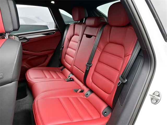 New 2026 Porsche Macan image 16