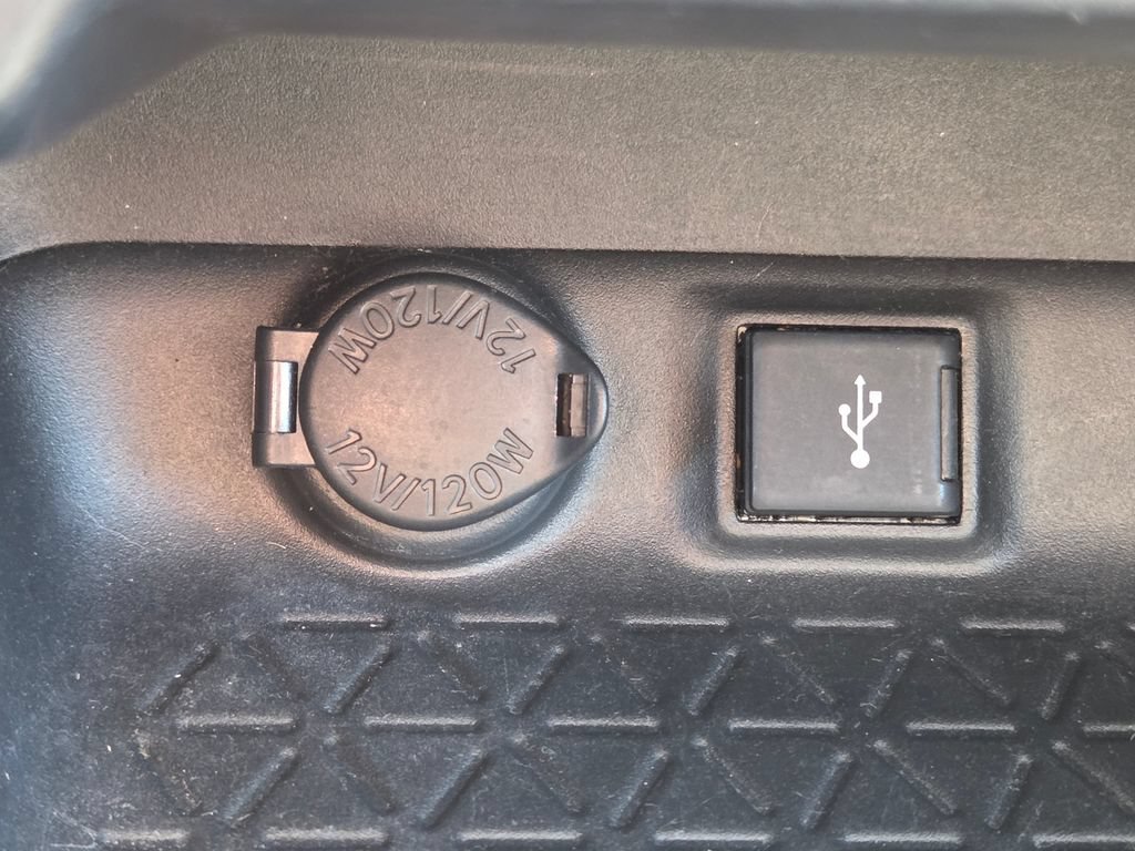 Used 2020 Toyota RAV4 XLE w/ Convenience Package AWD/4WD image 12