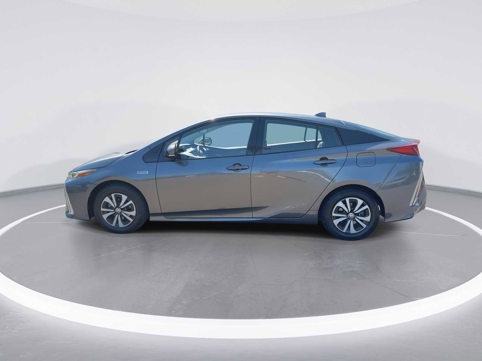 Certified 2017 Toyota Prius Prime Plus FWD image 5
