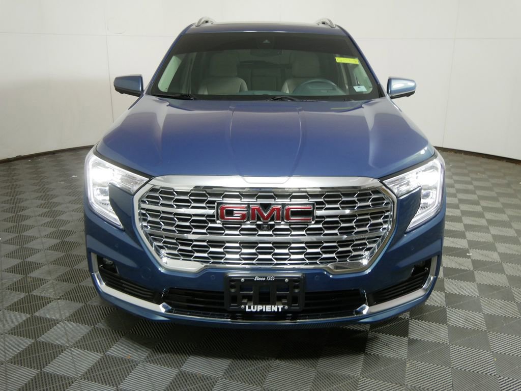 Used 2024 GMC Terrain Denali w/ Denali Premium Package image 8