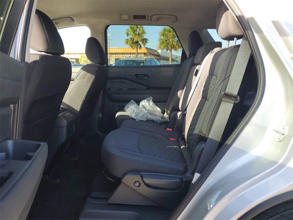 New 2025 Nissan Pathfinder SV w/ Cargo Package image 6