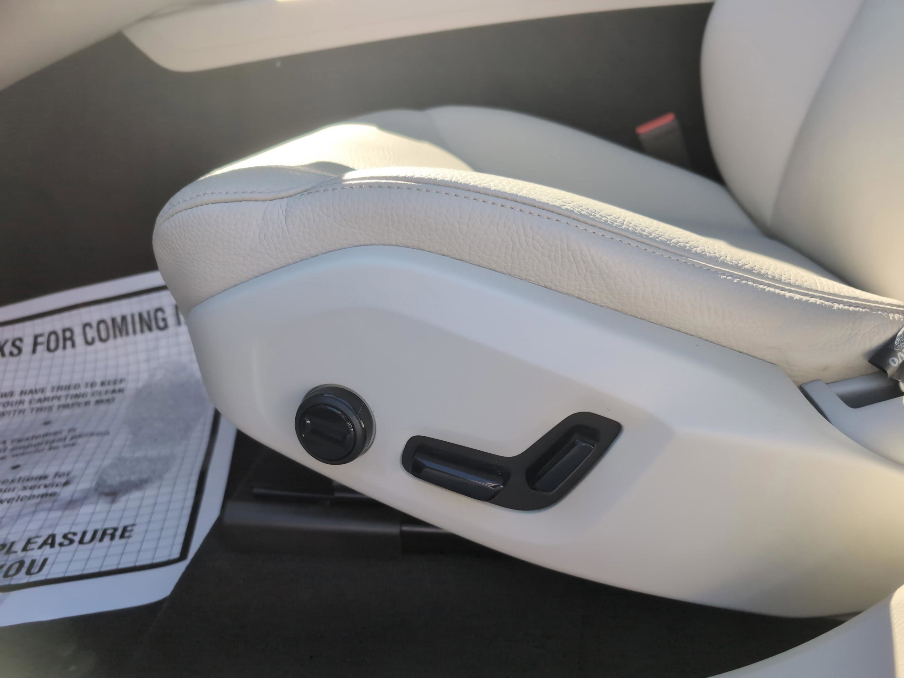 Used 2024 Volvo XC60 T8 Plus w/ Protection Package Premier image 19