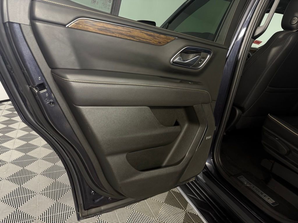 Used 2023 Chevrolet Tahoe Premier AWD/4WD image 27